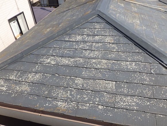 屋根塗膜の剥れ