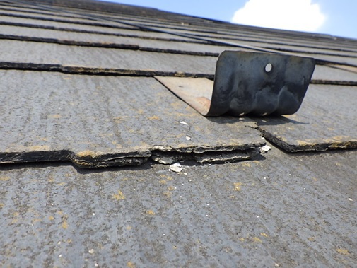 コロニアル屋根の剥離